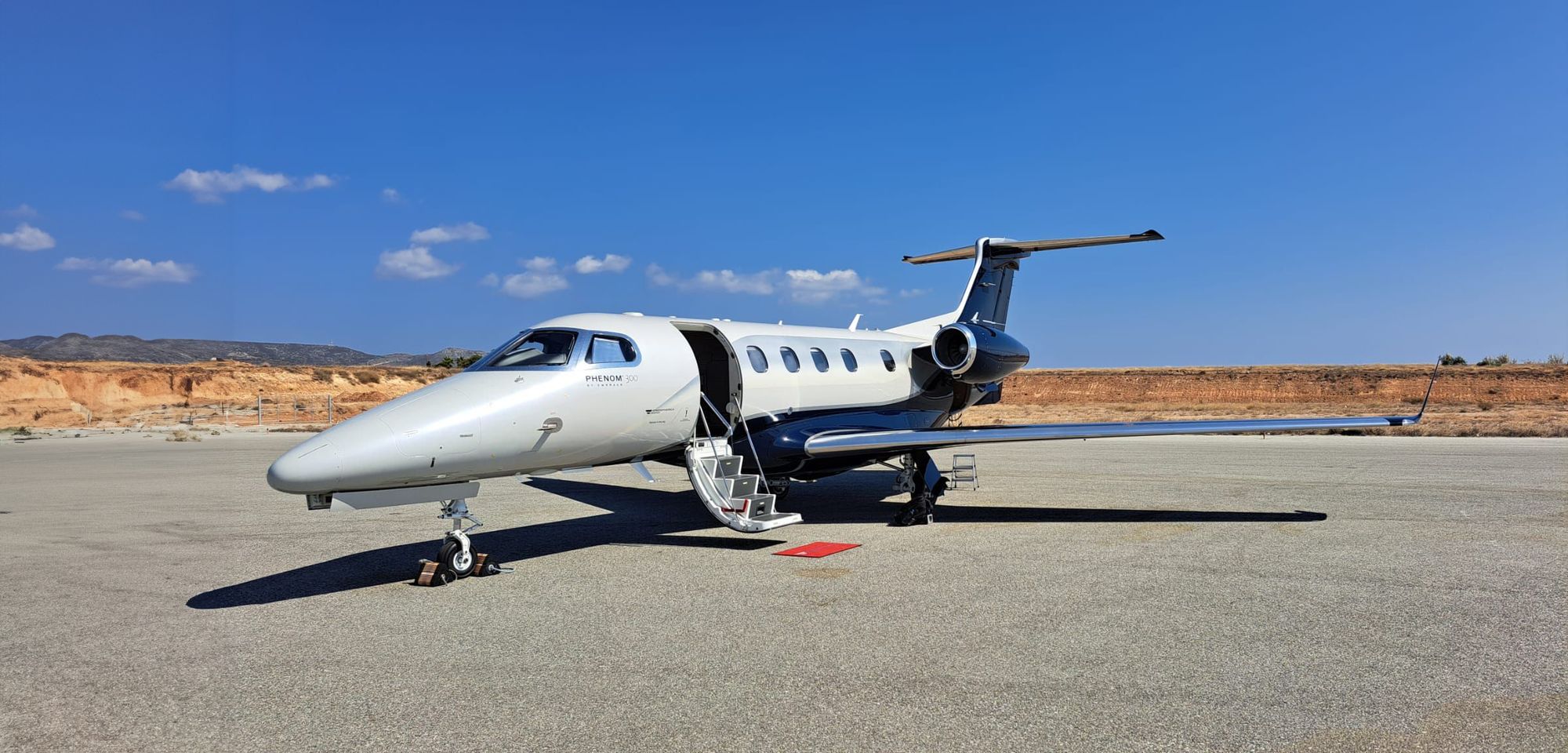 phenom 300 exterier v2 at Stratus Private Jet