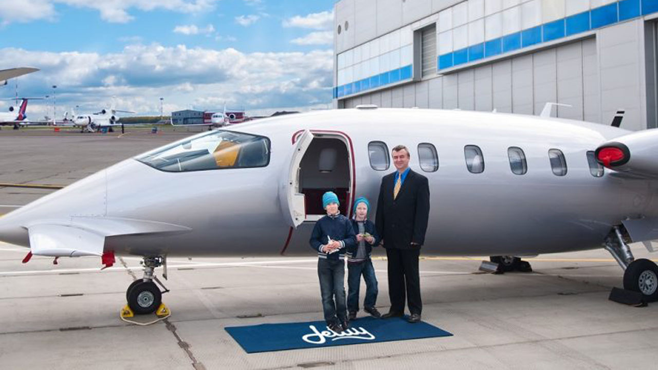 2 at Stratus Private Jet